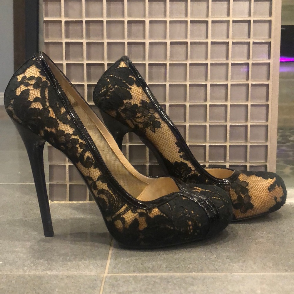 ✨ Y2K Alexander McQueen Black Lace Heels ✨